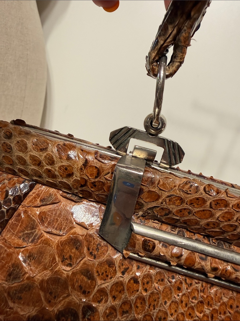 Vintage Brown Snakeskin 1940’s Handbag with Single Handle - Picture 9 of 17